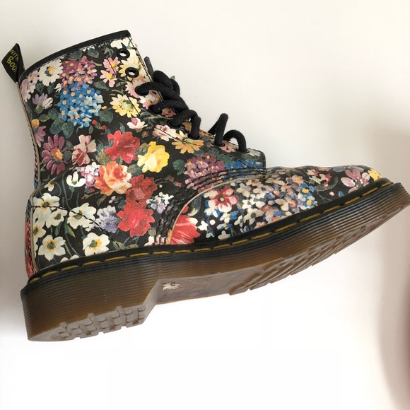Doc Martens • Floral 90s Sienna Miller Boots - Picture 4 of 8